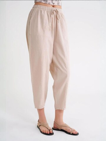 Tapered Pantaloni de la MixRay pe bej