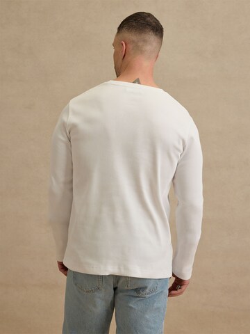 DAN FOX APPAREL Футболка 'Max' в Белый