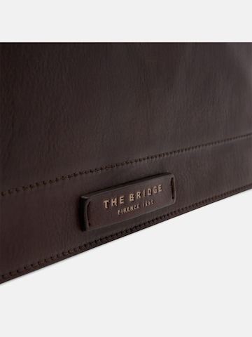 The Bridge Messenger in Brown