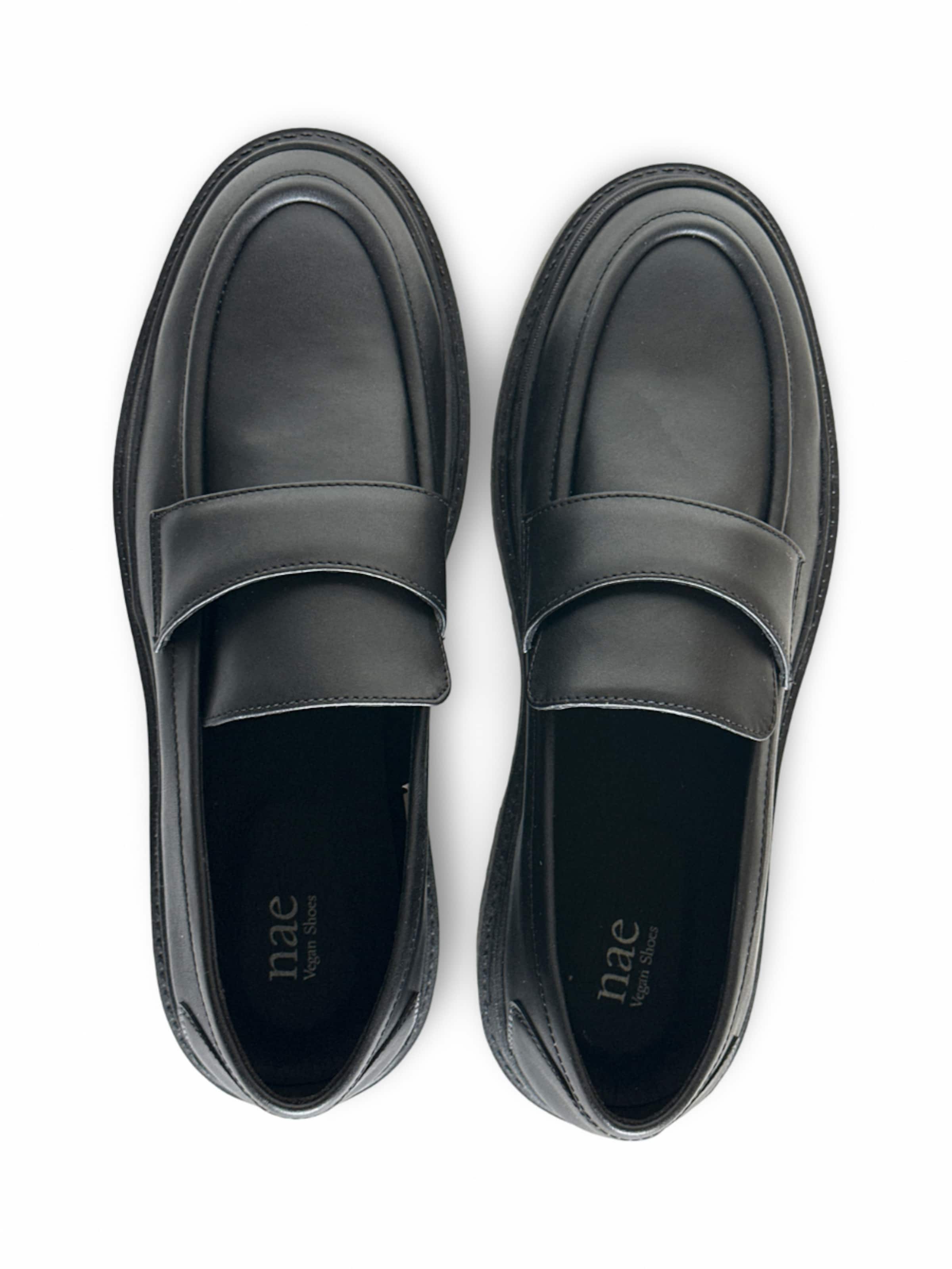 nae Vegan Shoes - Sapato Slip-on 'Cesar' em preto