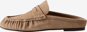 The Set Mule in Beige: front