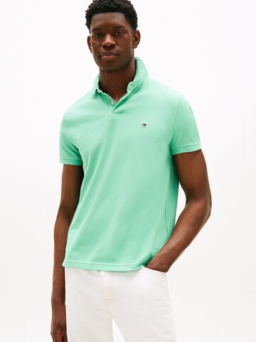 T-Shirt TOMMY HILFIGER en vert : devant