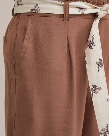 WE Fashion Tapered Bukser i brun