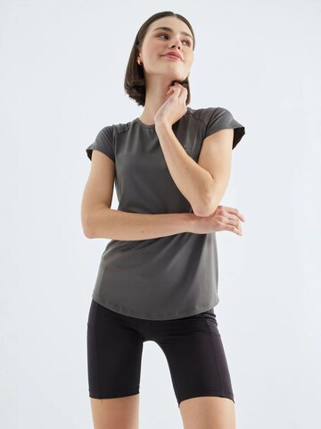 Tommy Life Shirt in Grey: front