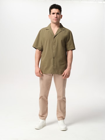 ABOUT YOU x Jaime Lorente Regular fit Button Up Shirt 'Nico' in Green