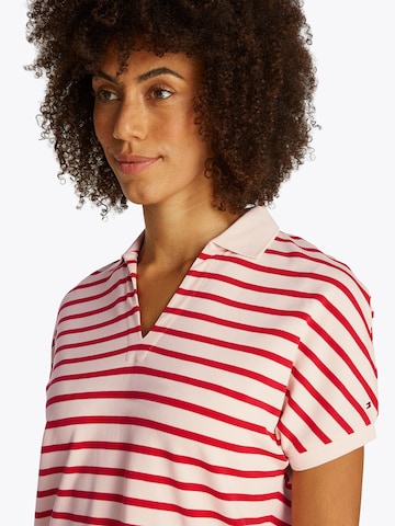 TOMMY HILFIGER Тениска в червено