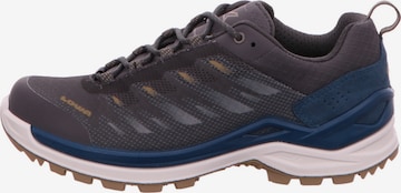 LOWA Outdoorschuh 'Ferrox' in Braun: Vorderseite