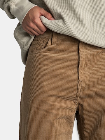 Carhartt WIP Regular Jeans in Brown