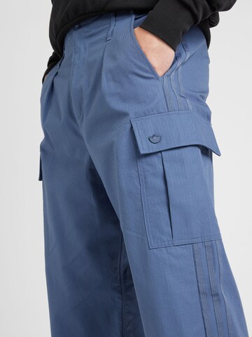 Loosefit Pantaloni cargo 'Premium Essentials+' di ADIDAS ORIGINALS in blu