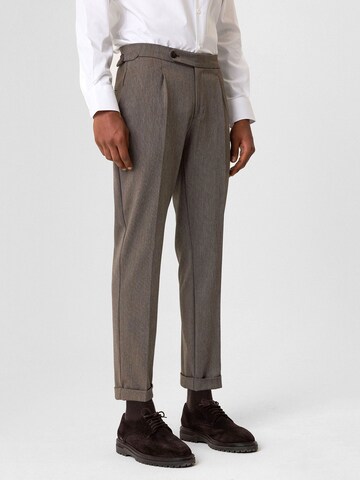 Regular Pantalon à pince 'Nikolaus' Antioch en marron
