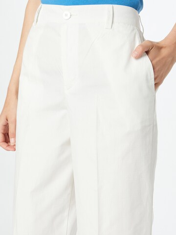 Wide Leg Pantalon à plis UNITED COLORS OF BENETTON en blanc