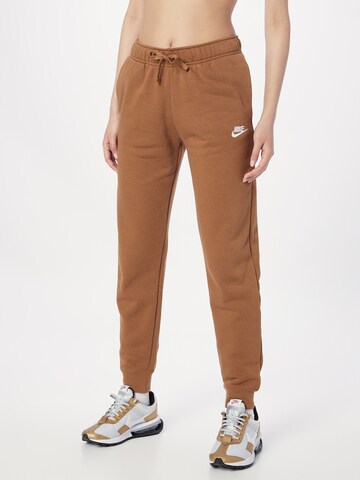 Nike Sportswear Tapered Hose in Braun: Vorderseite