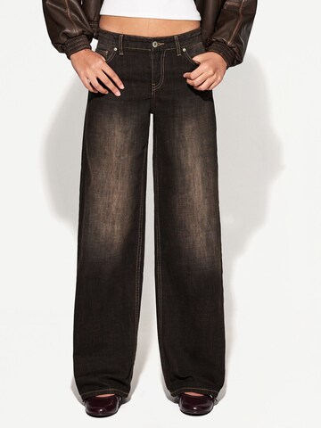 Loosefit Jeans di Bershka in nero: frontale