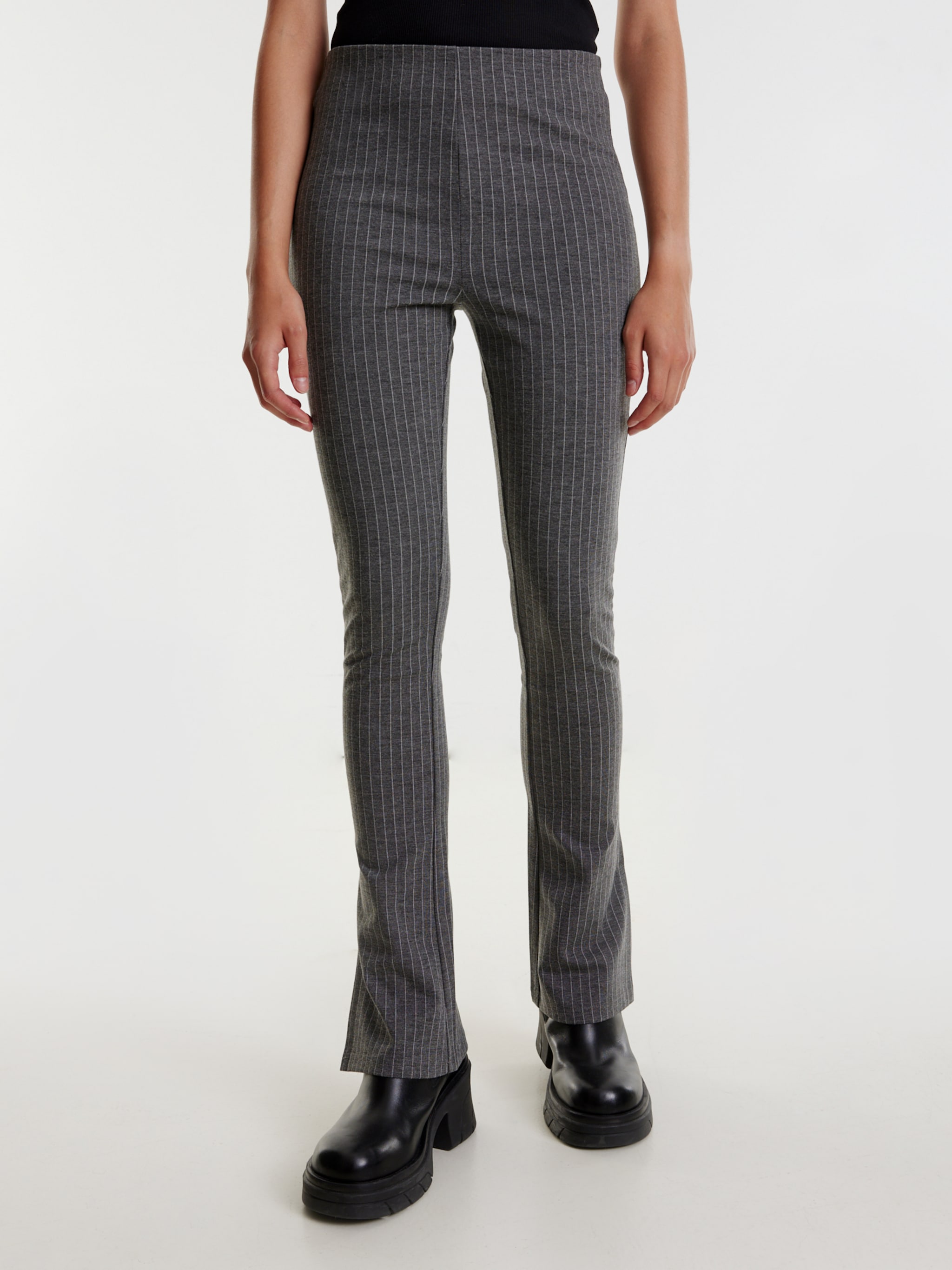 EDITED Productos Pantalón 'Zihna' gris
