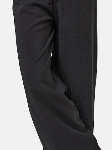 Loosefit Pantalon Tamaris en noir