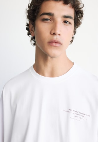 Tricou de la Pull&Bear pe alb