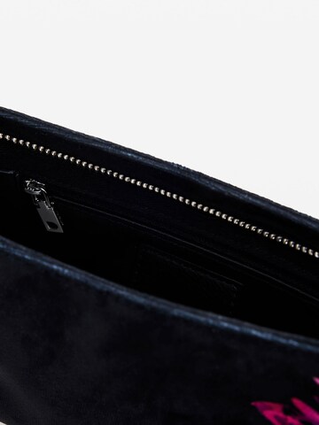 Desigual Schultertasche in Schwarz