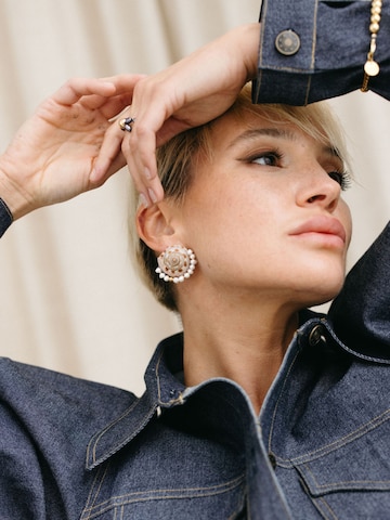 Boucles d'oreilles 'Chanel en coquillage' LA MAISON GISEL B. en gris