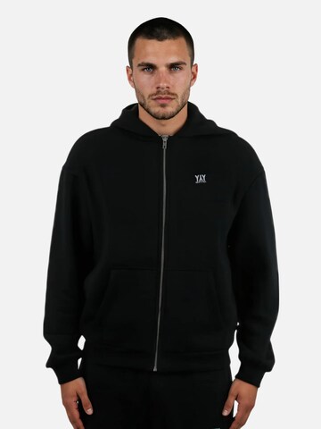 HEFTYKA Zip-Up Hoodie in Black