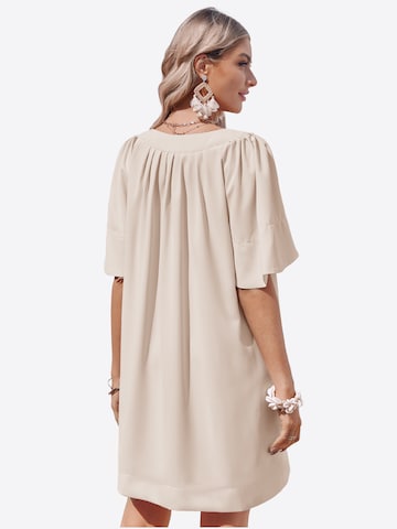 Rochie de la Imily Bela pe bej: spate