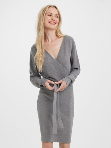 Abito in maglia di VERO MODA in grigio: frontale