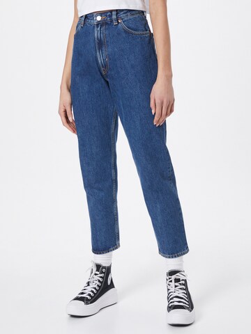 Monki Tapered Jeans in Blauw: voorkant