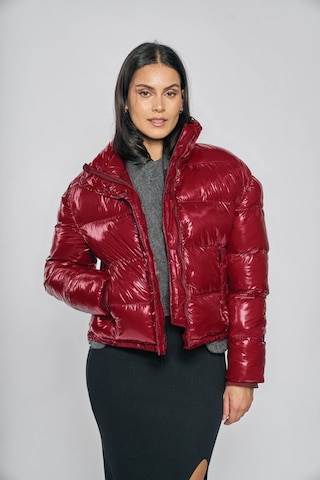 Geacă de iarnă de la FREAKY NATION pe roșu: față