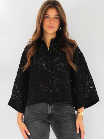 Honnête Atelier Blouse 'Milou' in Black: front
