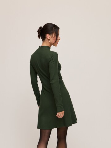 A LOT LESS Obleka 'Nora' | zelena barva