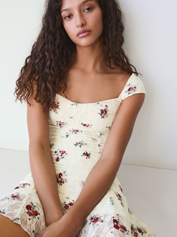 Abito da cocktail di Bershka in beige