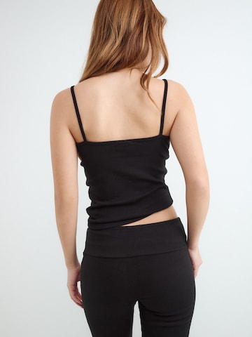 BALMOHK Toppi värissä musta