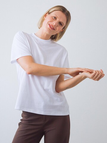 Maglia extra large di Honest Basics in bianco