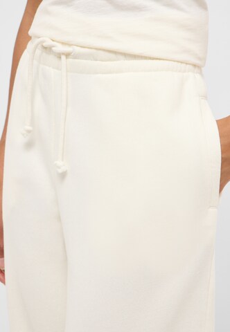 MUSTANG Tapered Pants 'Nucia' in White