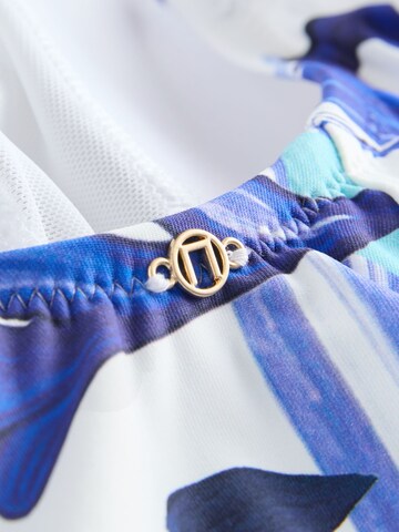 Next High neck Shapingbadeanzug in Weiß