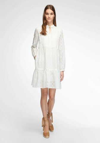 Robe d’été tRUE STANDARD en blanc : devant