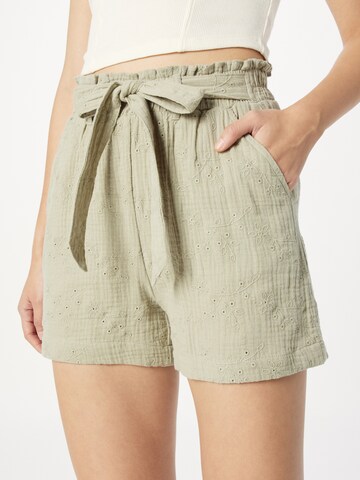 Regular Pantaloni 'Elodie' de la Hailys pe verde