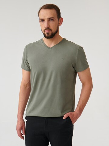 TATUUM Μπλουζάκι 'LUCK' σε πράσινο: μπροστά