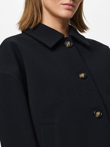 Cappotto di mezza stagione di PIECES in nero