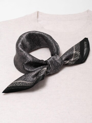 MayTree Scarf in Grey