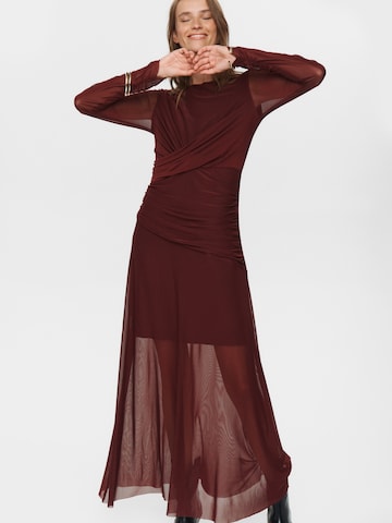Robe de soirée 'Nucirri' NÜMPH en rouge : devant