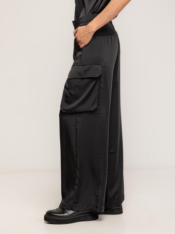Loosefit Pantaloni cargo di Tantra in nero