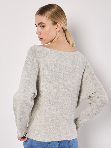 Pull-over 'Batwing' Apricot en gris