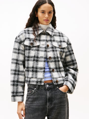 Tommy Jeans Демисезонная куртка в Черный: спереди