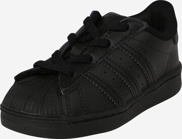 ADIDAS ORIGINALS Ketsid 'Superstar', värv must: eest vaates