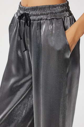 Happiness İstanbul Wide Leg Bukser i grå