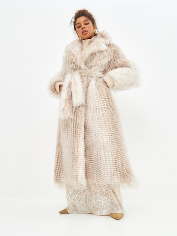 CESARE GASPARI Winter coat in Beige: front