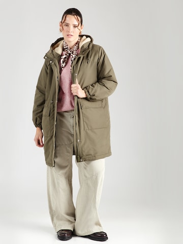 Vero Moda Curve Winterparka 'VMCALMA' in Grün