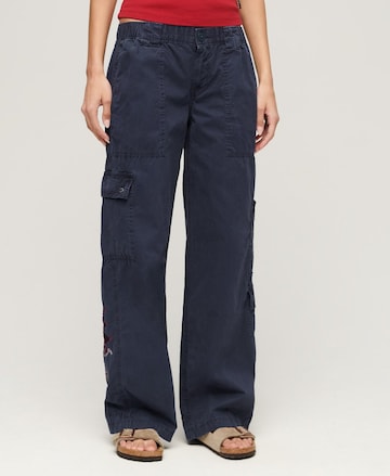 Superdry Loose fit Cargo Pants in Blue: front