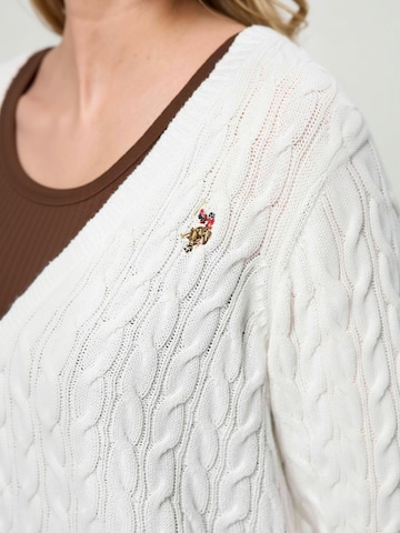 Geacă tricotată ' UW V-neck ' de la U.S. POLO ASSN. pe alb