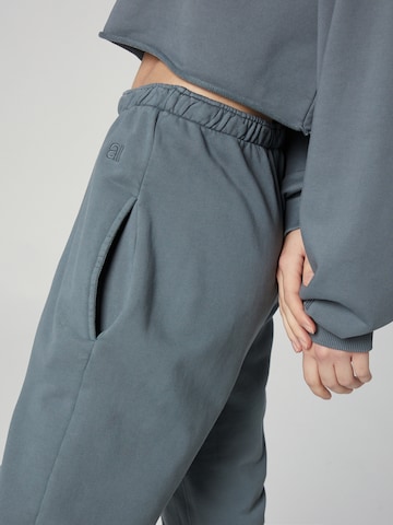 A LOT LESS Tapered Trousers 'Karli' in Grey